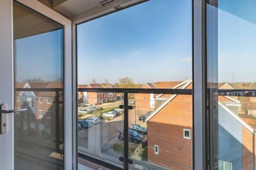2 Bed & 2 Bath Modern Apartment - Free Parking