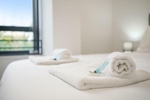 New, Contemporary, 2 Double Bedroom Apartment In Slough