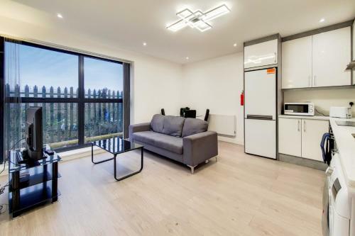 New, Contemporary, 2 Double Bedroom Apartment In Slough