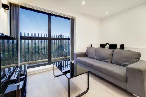 New, Contemporary, 2 Double Bedroom Apartment In Slough