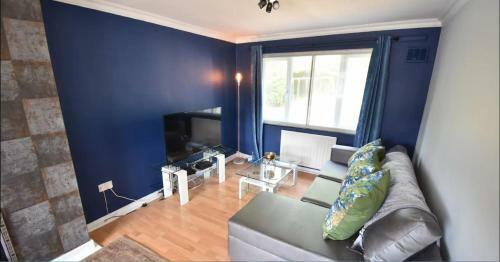 Apartamento 3-bedroom Comfy Home In Solihull