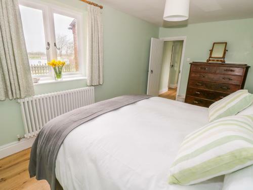 Wigrams Canalside Cottage