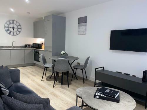 Roomotel - Streetsbrook Apartments
