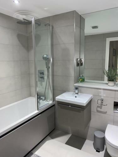 Roomotel - Streetsbrook Apartments