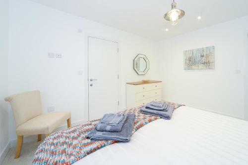 Luxury 3 Bed Apartment- Large Balcony With Seaviews