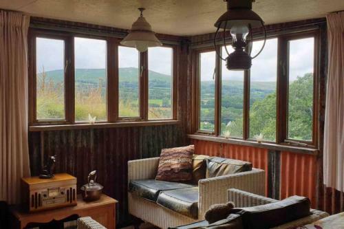 Foxesden, Unique Eco Cabin, Dartmoor Views