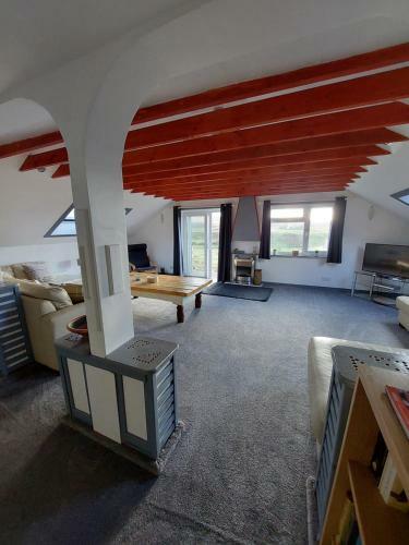 Spacious Open Plan 3 Bed Apartment With Sea Views