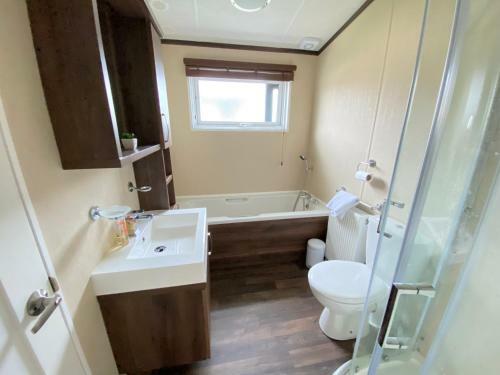 Wildflower, Premium Plus Hot Tub Lodge