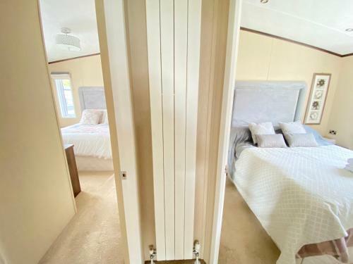 Wildflower, Premium Plus Hot Tub Lodge