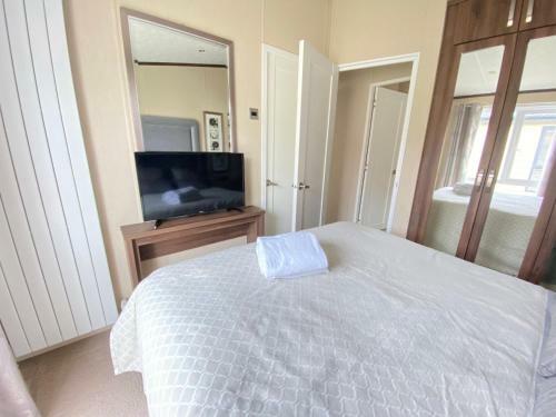 Wildflower, Premium Plus Hot Tub Lodge