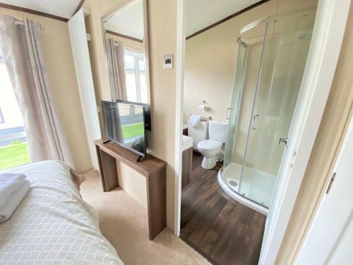 Wildflower, Premium Plus Hot Tub Lodge