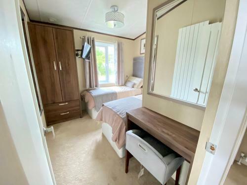Wildflower, Premium Plus Hot Tub Lodge