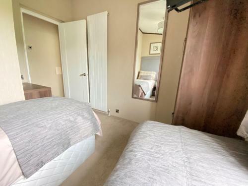 Wildflower, Premium Plus Hot Tub Lodge