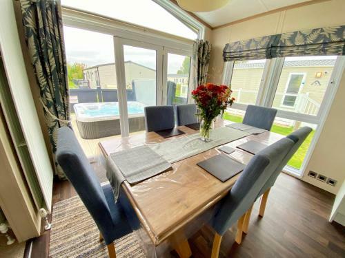 Wildflower, Premium Plus Hot Tub Lodge