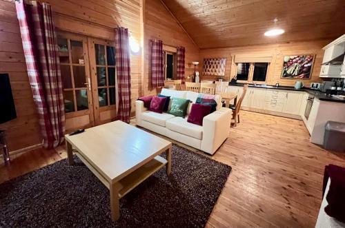Tufty Lodge, Lake Pochard Lodge 9