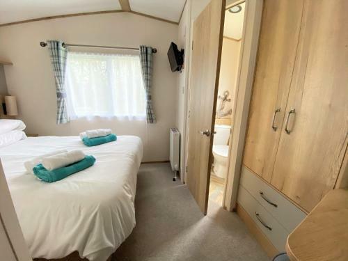 Goosewing Lakeside Lodge
