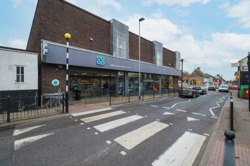 Lovely 2 Bed Apartment With Parking In Thurrock