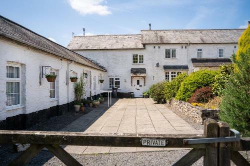 Enchanted Retreats At West Ford Devon