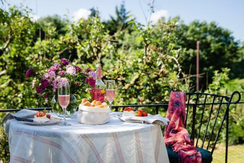 Enchanted Retreats At West Ford Devon