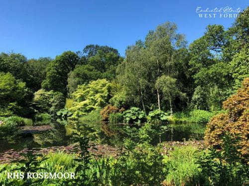 Enchanted Retreats At West Ford Devon