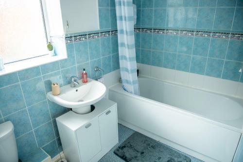Delightful Central, Seaside Apartment-with Free Parking