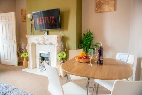 Delightful Central, Seaside Apartment-with Free Parking