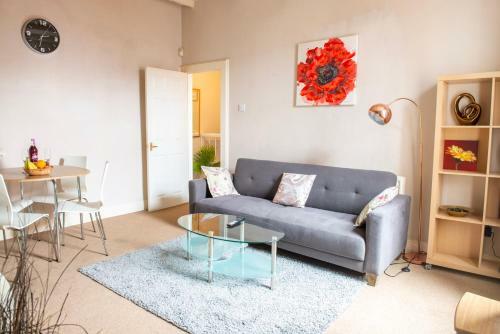 Delightful Central, Seaside Apartment-with Free Parking