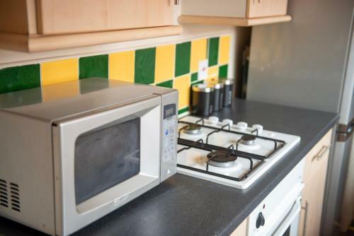 Delightful Central, Seaside Apartment-with Free Parking