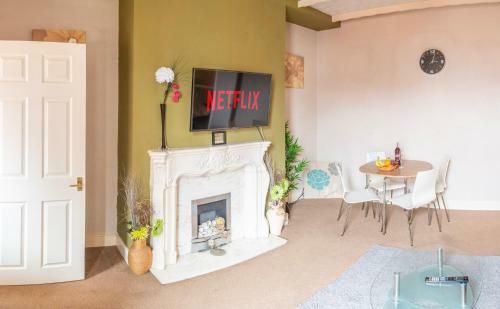 Delightful Central, Seaside Apartment-with Free Parking