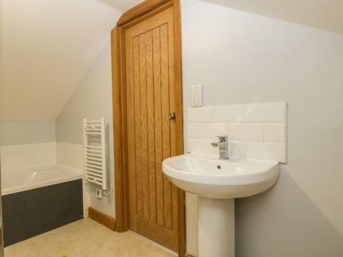 1 Bury Farm Cottage