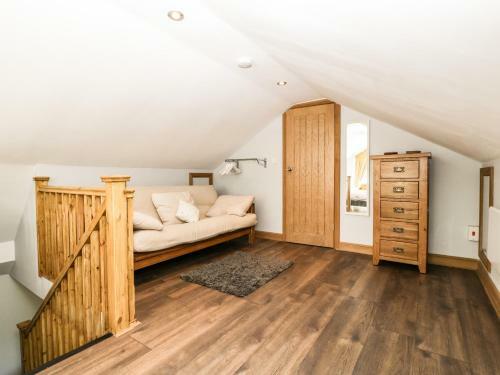 1 Bury Farm Cottage