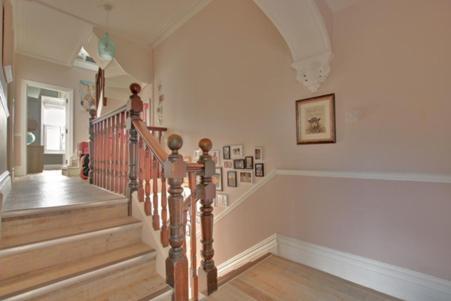 Luxurious, Large House On Lovely, Quiet Road.