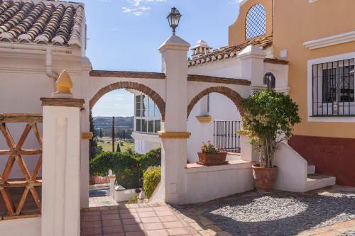 Bright Apartment With Terrace In Mijas Golf