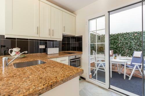 Bright Apartment With Terrace In Mijas Golf