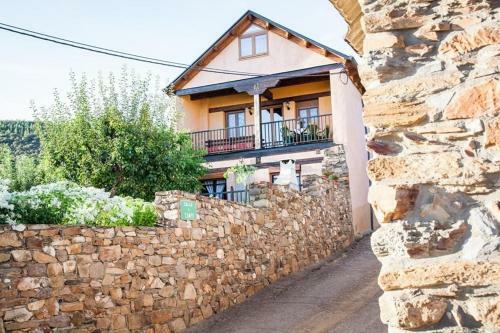 4 Bedrooms House With Wifi At Tedejo