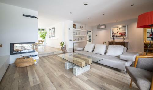 Th150 Modern House In Tamarit With Private Pool