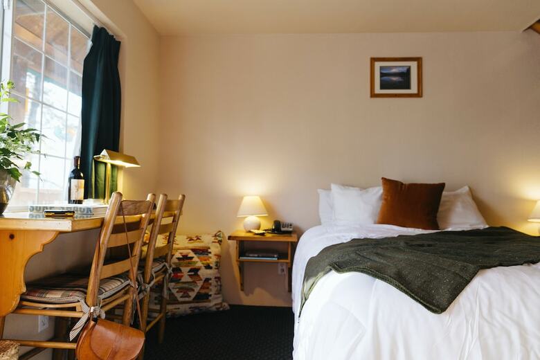 Honey Bear Lodge & Cabins