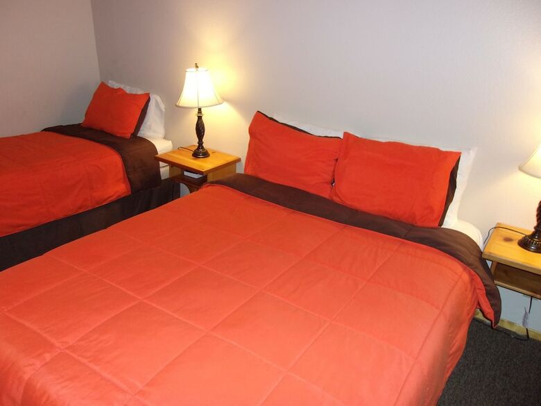 Honey Bear Lodge & Cabins