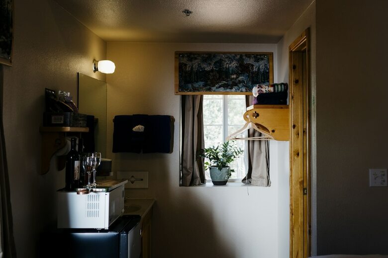 Honey Bear Lodge & Cabins
