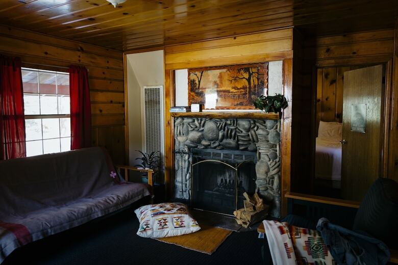 Honey Bear Lodge & Cabins