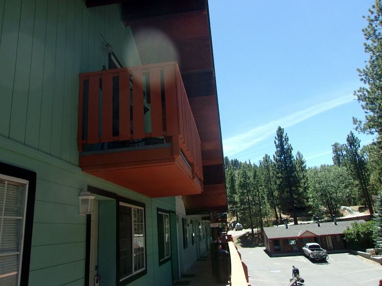 Honey Bear Lodge & Cabins