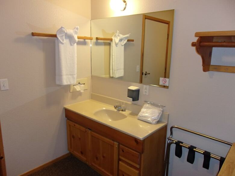 Honey Bear Lodge & Cabins