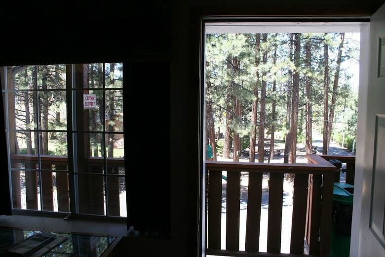 Honey Bear Lodge & Cabins