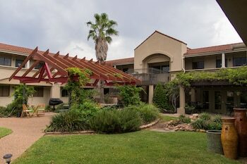 Vineyard Court Designer Suites Hotel