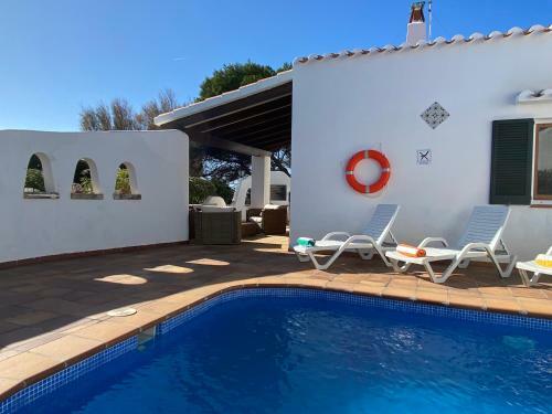 Villa Con Piscina Privada Y Gran Jard�n