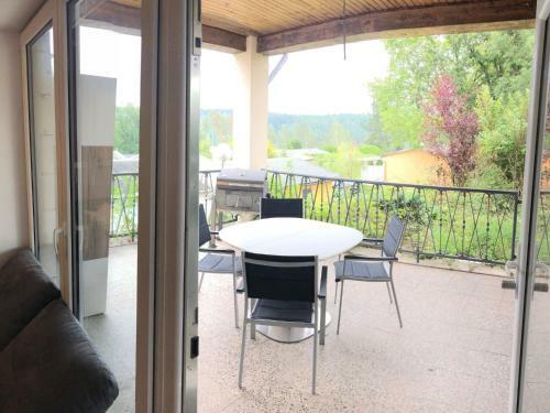 Gracious Apartment In Zeulenroda-triebes With Terrace