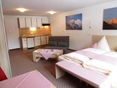 Hostal Alpina