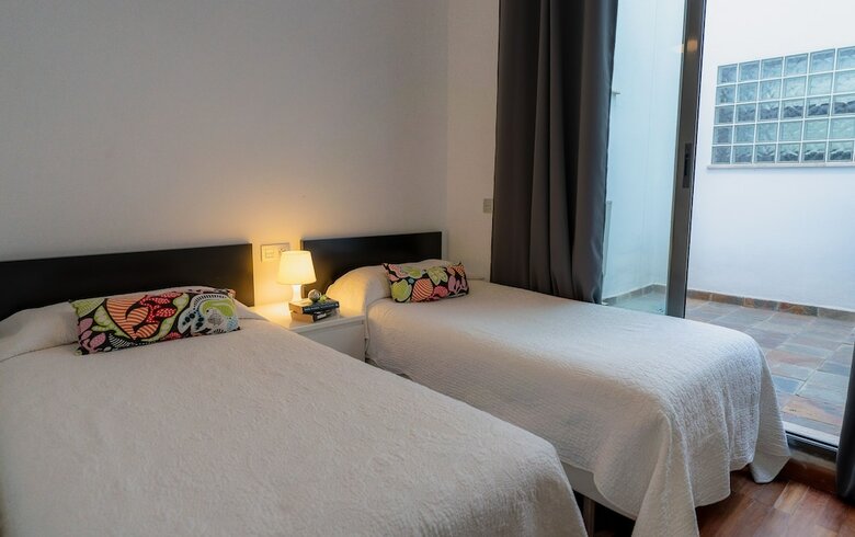 Apartamentos Azz Sevilla Torre De La Plata