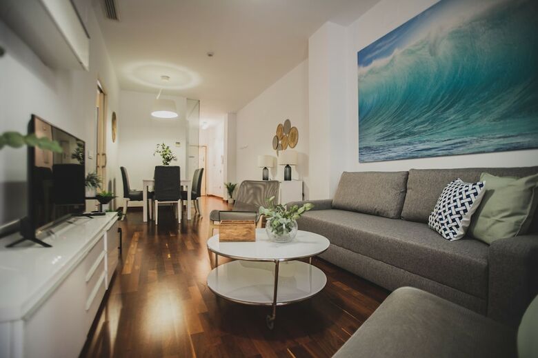 Apartamentos Azz Sevilla Torre De La Plata