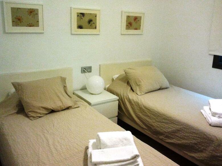 Apartamentos Azz Sevilla Torre De La Plata